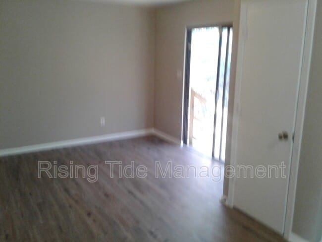 Building Photo - 8905 Valley Hill Dr