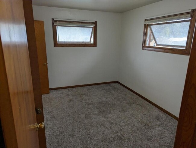 Building Photo - 2 James Pl