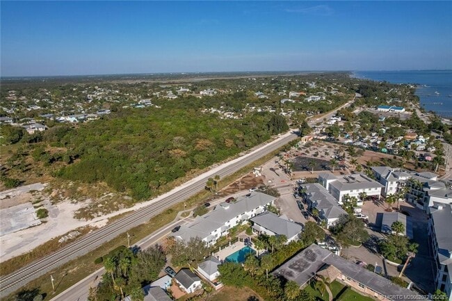 Building Photo - 3651 NE Pineapple Ave