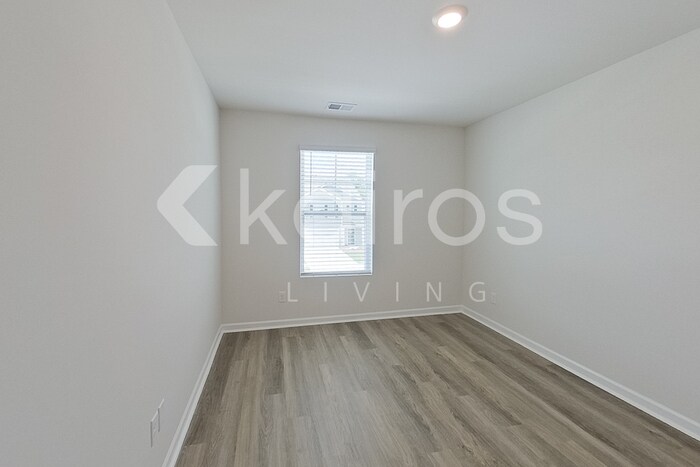Building Photo - 127 Inez Ave