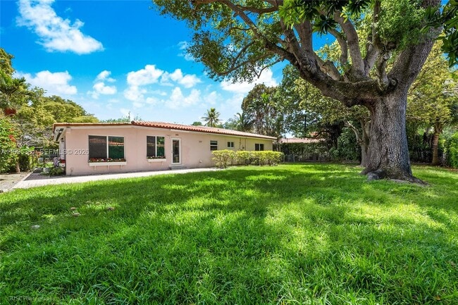 Building Photo - 6000 Leonardo St