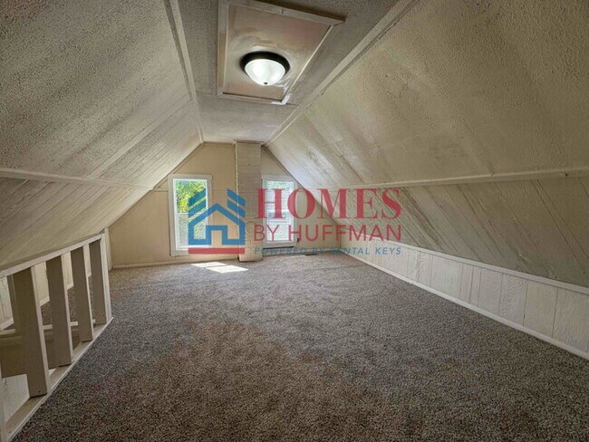 Building Photo - One Bedroom | Duplex | Move in Ready