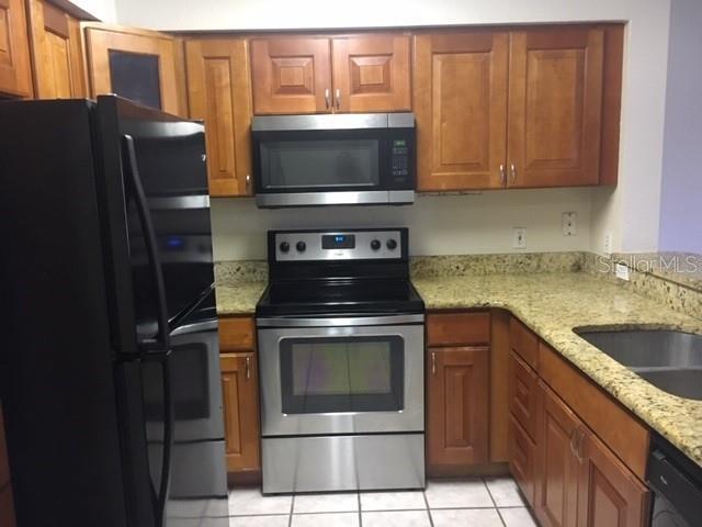 Building Photo - 14025 Fairway Island Dr