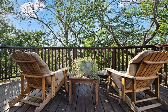 Building Photo - 737 Summerwood Dr