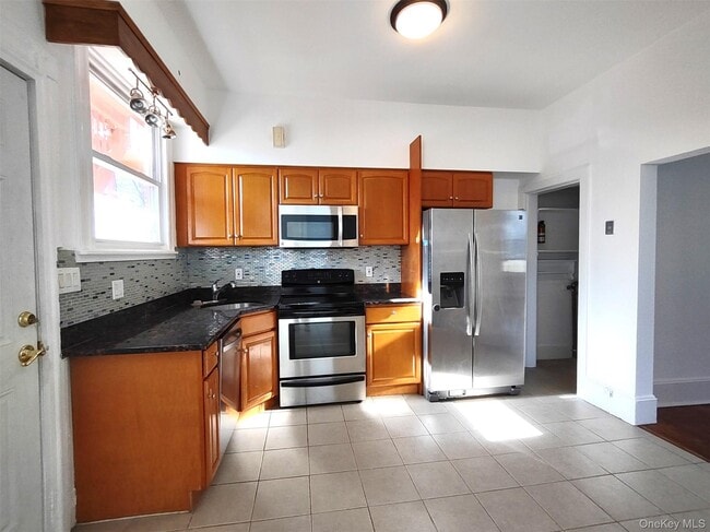 Building Photo - 36 Church St