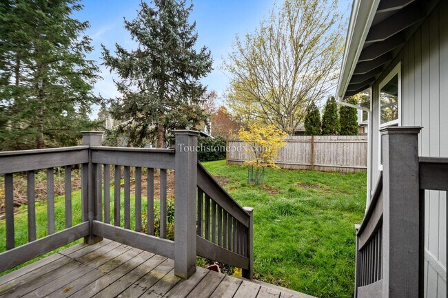 Building Photo - Move in by June 15 and get 2 weeks FREE! Charming Beaverton Home with Fireplace, Deck, and Attach...