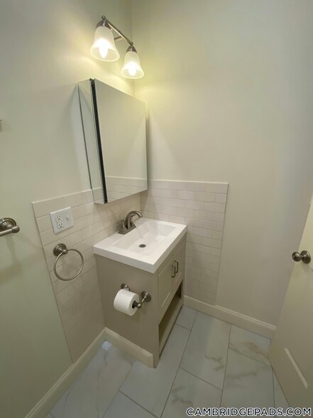 Building Photo - 379 Harvard St