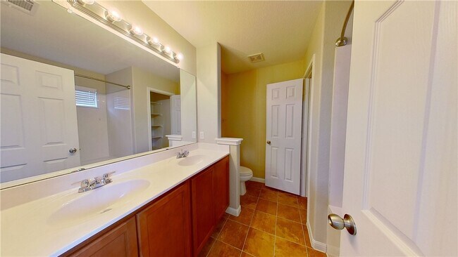 Building Photo - 108 Lavaca Loop