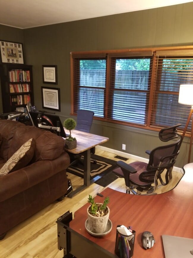 Building Photo - Beautiful Home Located in Historic Urbana