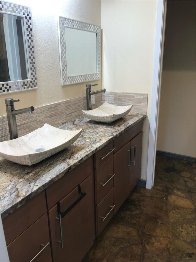 Building Photo - 19600 Bee Creek Tavern Rd