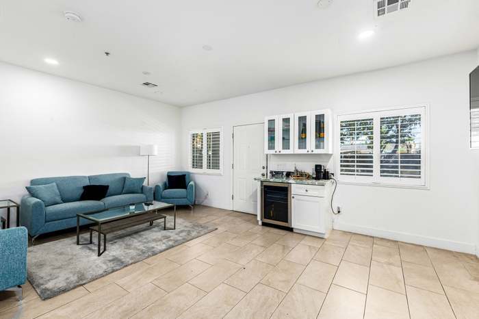 Building Photo - 1718 W Colter St