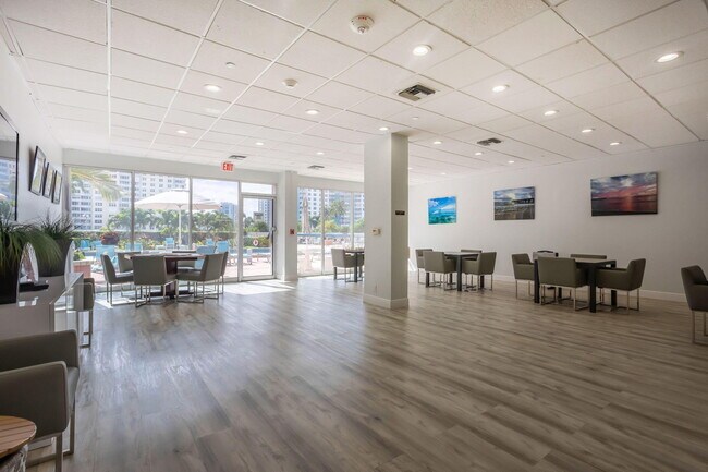 Building Photo - 405 N Ocean Blvd