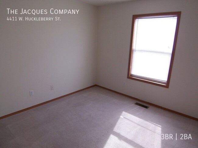 Building Photo - 4411 W Huckleberry St