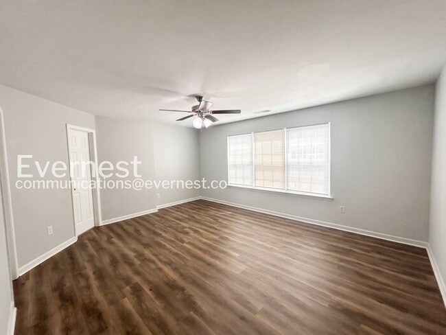 Building Photo - Modern 3-Bedroom Home in a Walkable, Bike-Friendly Community / Pet Friendly
