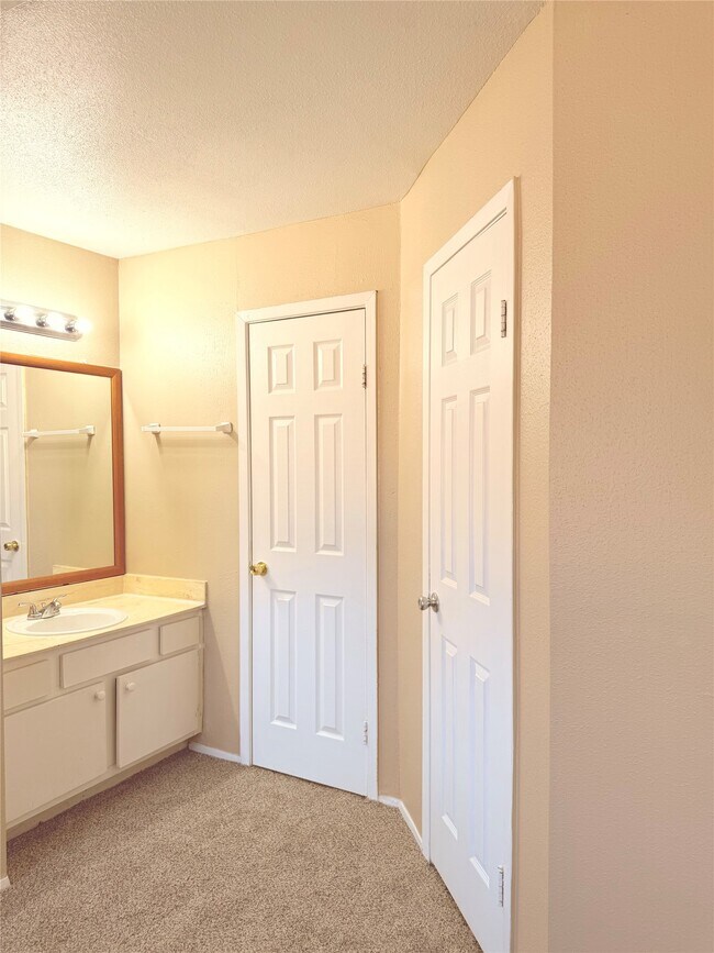 Building Photo - 12655 Ashford Meadow Dr