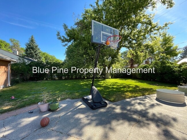 Building Photo - 455 Linden Dr