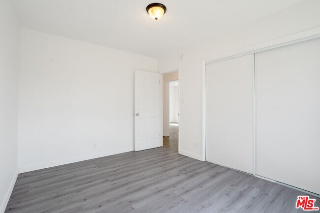 Building Photo - 241 W 84th St