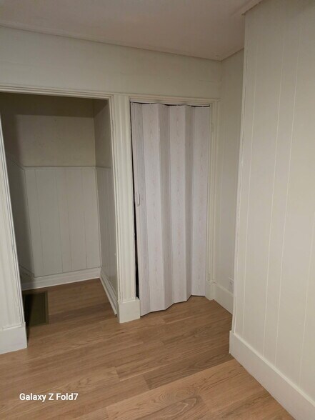 Building Photo - 5209 Warren Ave