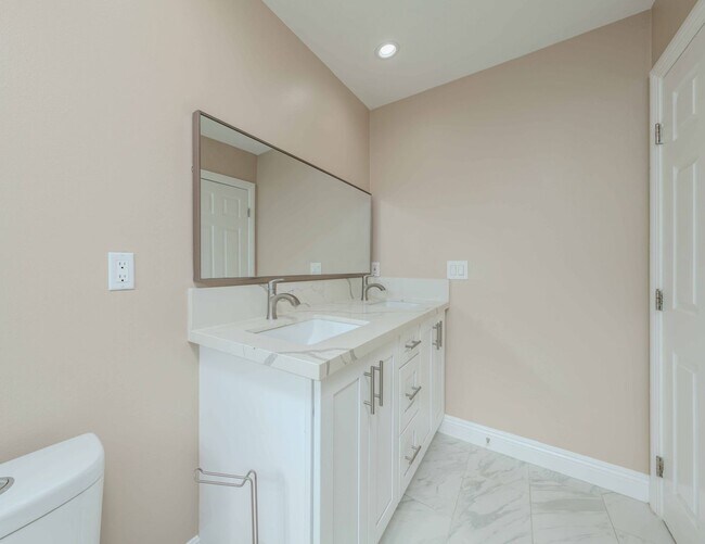 Building Photo - 12541 Fletcher Dr