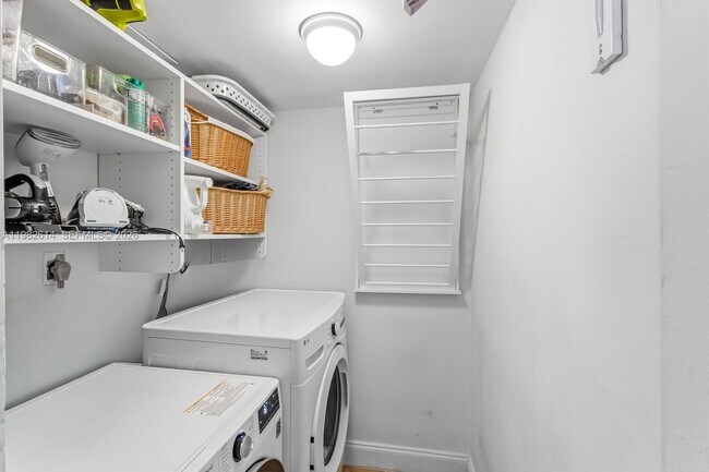 Building Photo - 2400 Brickell Ave