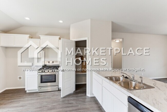 Building Photo - 1011 W Cheyenne Ln