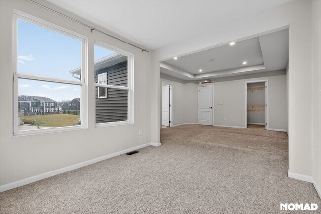 Building Photo - 2851 Fairgrove Cres