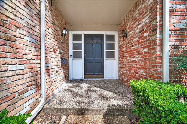 Building Photo - 13244 Trail Hollow Dr