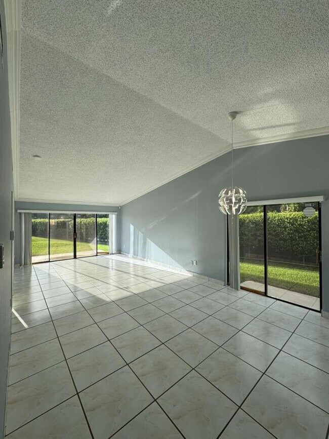 Building Photo - 10324 Boca Bend W