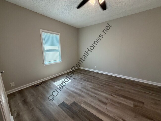 Building Photo - 509 N Pear St