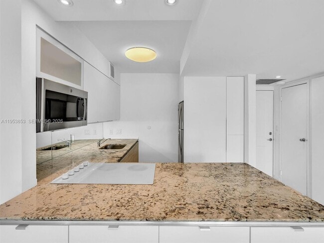 Building Photo - 100 Bayview Dr