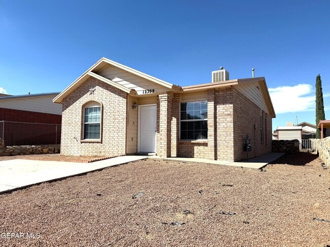 Building Photo - 12309 Tierra Inca Dr