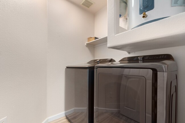 Building Photo - Condo in Union Hills