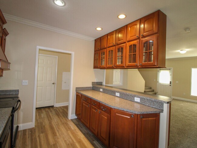 Building Photo - Charming Townhome Close to Downtown Pulaski