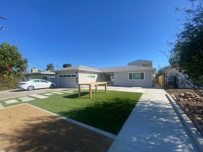 Building Photo - Recently Renovated! 4BD/2BA