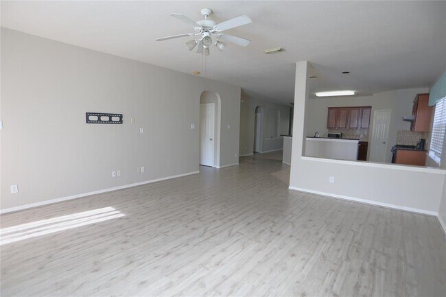 Building Photo - 5547 Linden Rose Ln