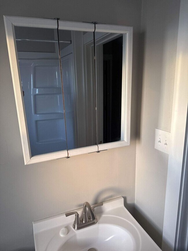 Building Photo - 1207 E Columbus Dr