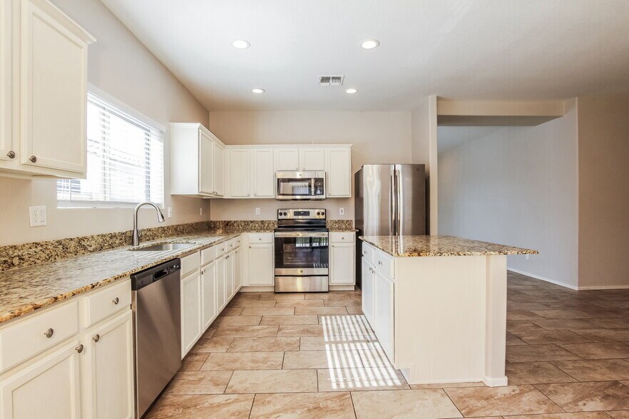 Building Photo - 3134 W Cavedale Dr