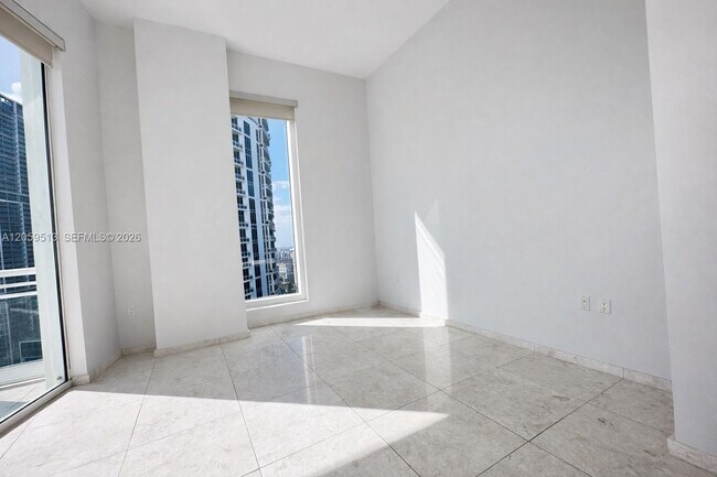 Building Photo - 900 Brickell Key Blvd