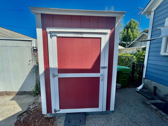 Building Photo - Prime Location! Modern 2BD/1 BA with A/C & EV Charging Steps from Mississippi