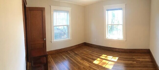 Building Photo - 124 Bynner St