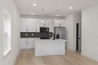 Building Photo - 550 Markham St
