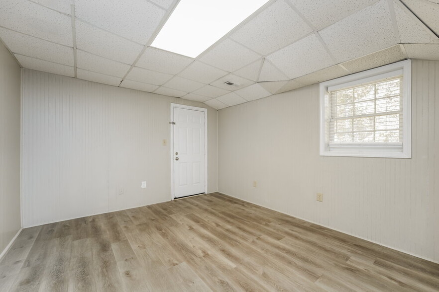 Building Photo - 80 Belmont Park Ln
