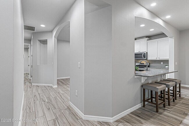 Building Photo - 7544 Loren Cove Dr