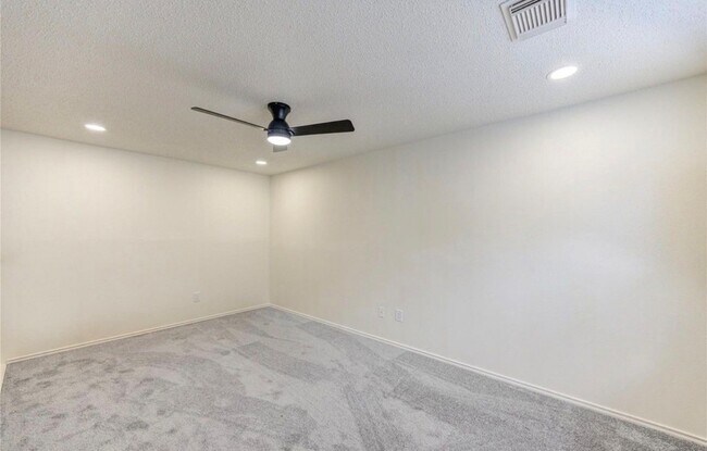 Building Photo - 16830 Scenic Gardens Dr