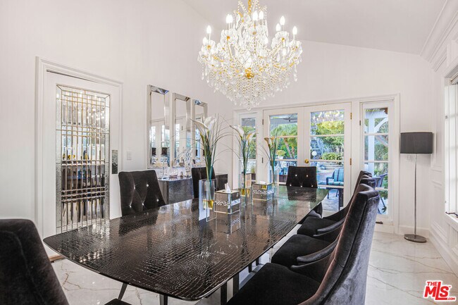 Building Photo - 6111 County Oak Rd