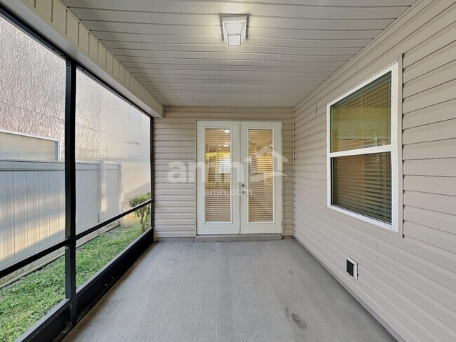 Building Photo - 500 Glendale Ln