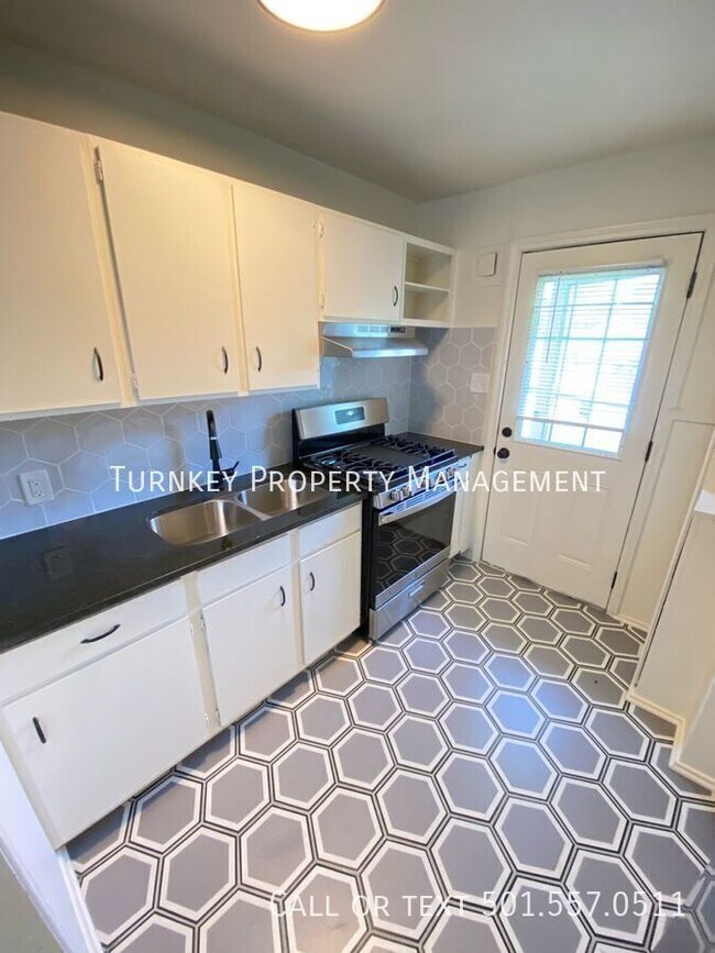 Building Photo - 623 Sherman St