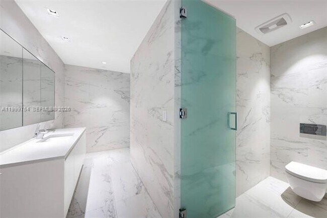 Building Photo - 1000 Biscayne Blvd