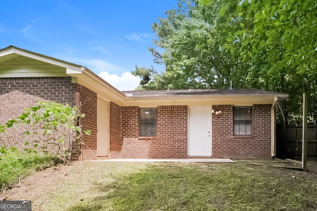 Building Photo - 8375 Warren Dr