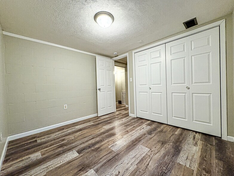 Building Photo - 5618 Huntington Ave